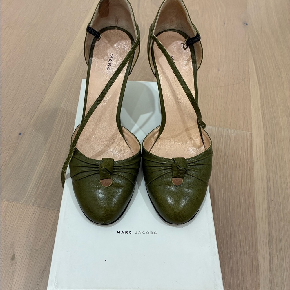 Marc Jacobs round toe high heel shoes